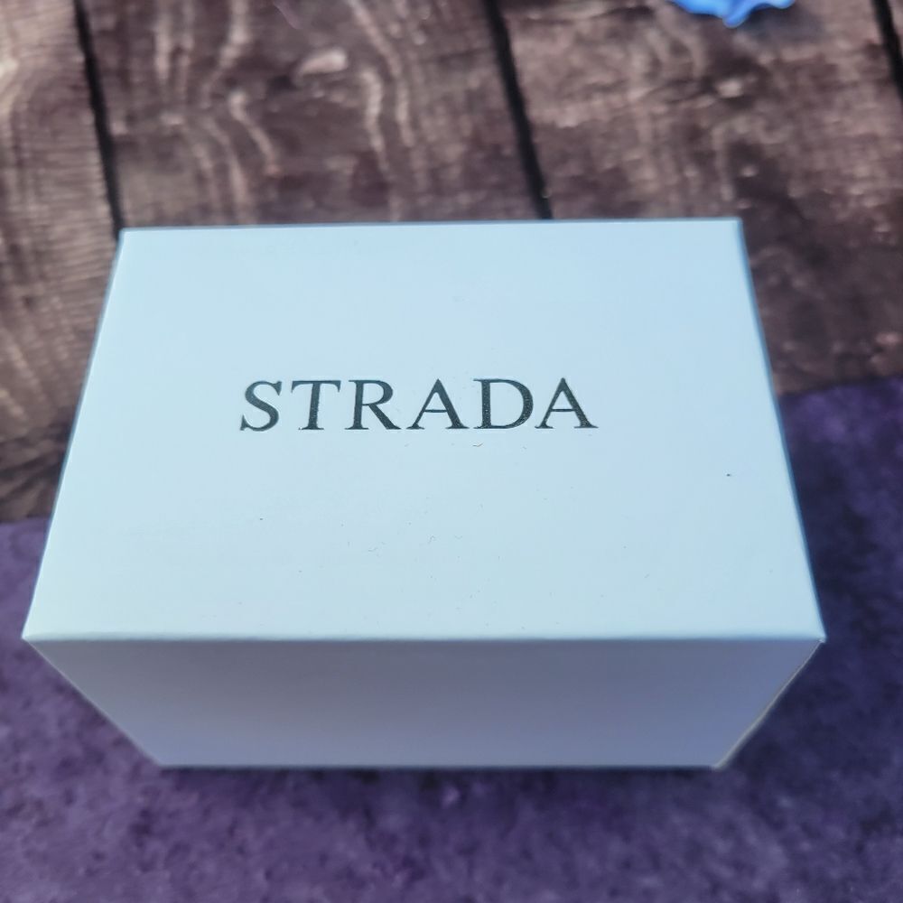 Strada Bracelet Watch - Picture 8 of 11
